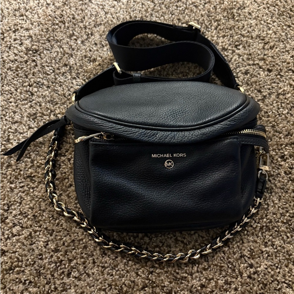 Michael Kors Slater Sling Pack